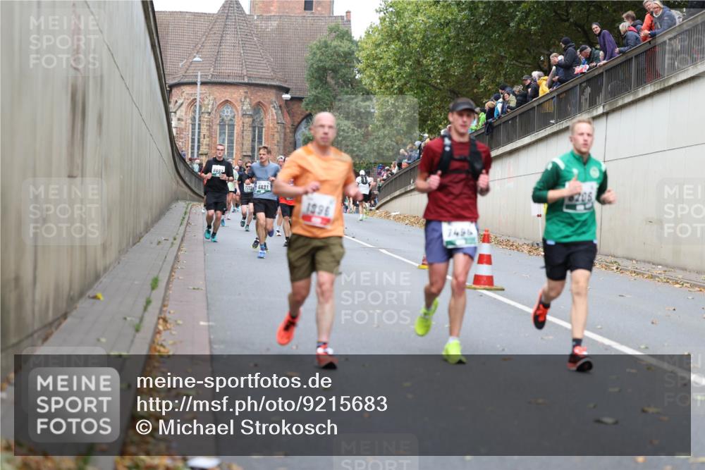 05.10.2025 - 20. swb-Marathon Bremen Michael Strokosch http://msf.ph/oto/9215683 05.10.2025 12:47:36 Laufen 7295, 6821, 1996, 7495 meine-sportfotos.de