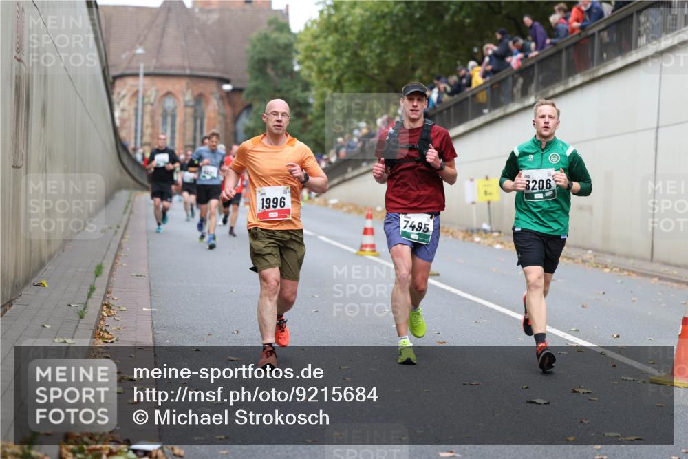 05.10.2025 - 20. swb-Marathon Bremen Michael Strokosch http://msf.ph/oto/9215684 05.10.2025 12:47:36 Laufen 1996, 7495, 8206 meine-sportfotos.de