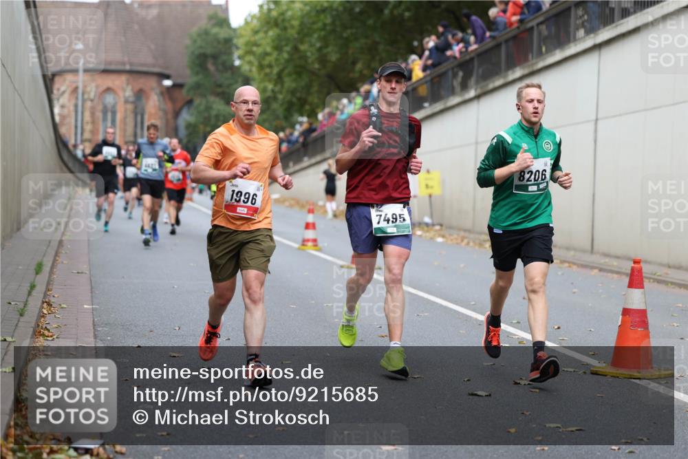 05.10.2025 - 20. swb-Marathon Bremen Michael Strokosch http://msf.ph/oto/9215685 05.10.2025 12:47:37 Laufen 1996, 7495, 8206 meine-sportfotos.de