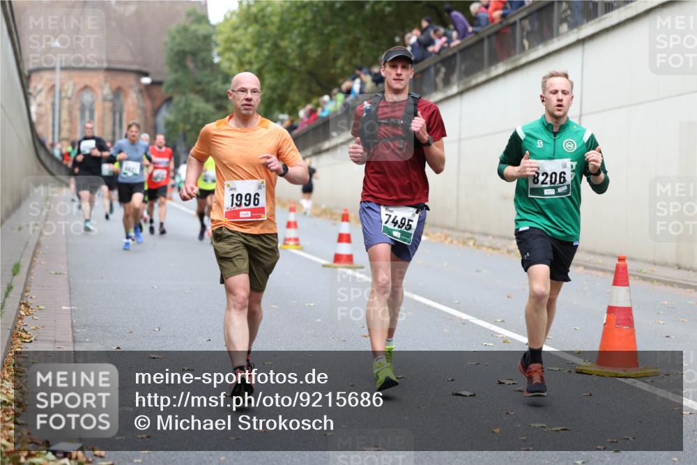 05.10.2025 - 20. swb-Marathon Bremen Michael Strokosch http://msf.ph/oto/9215686 05.10.2025 12:47:37 Laufen 1996, 7495, 8206 meine-sportfotos.de