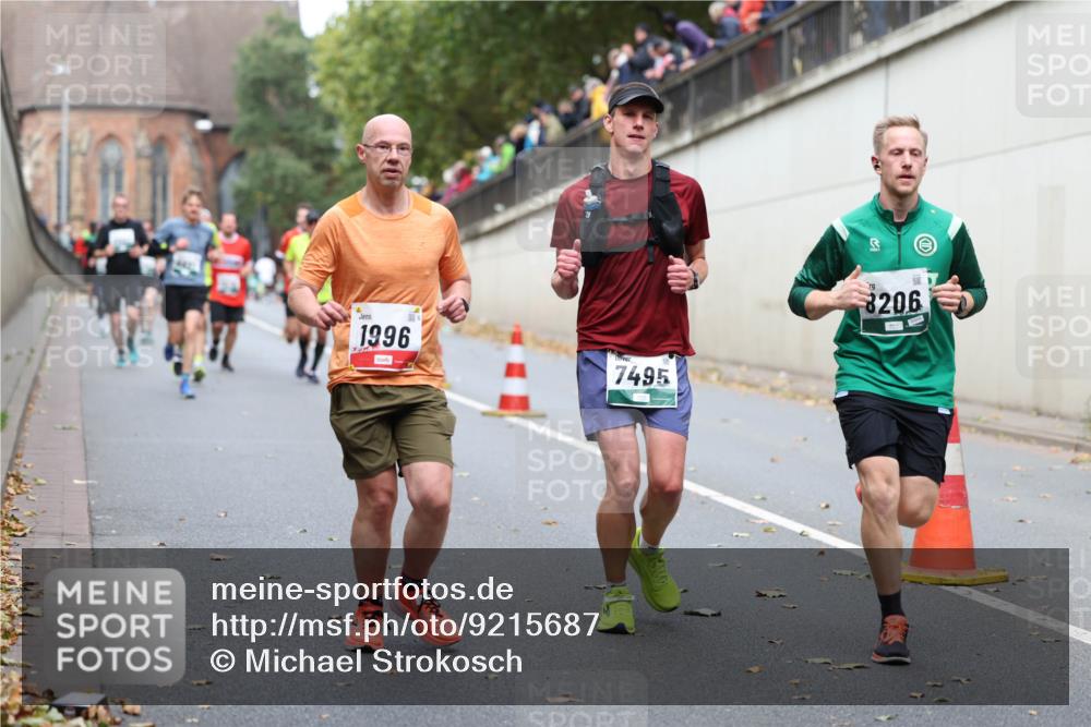 05.10.2025 - 20. swb-Marathon Bremen Michael Strokosch http://msf.ph/oto/9215687 05.10.2025 12:47:37 Laufen 7495, 8206, 1996 meine-sportfotos.de