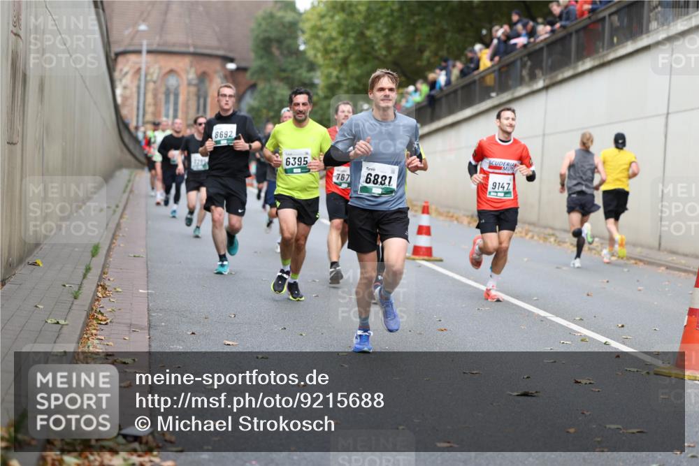 05.10.2025 - 20. swb-Marathon Bremen Michael Strokosch http://msf.ph/oto/9215688 05.10.2025 12:47:41 Laufen 8692, 6395, 767, 6881, 9147 meine-sportfotos.de