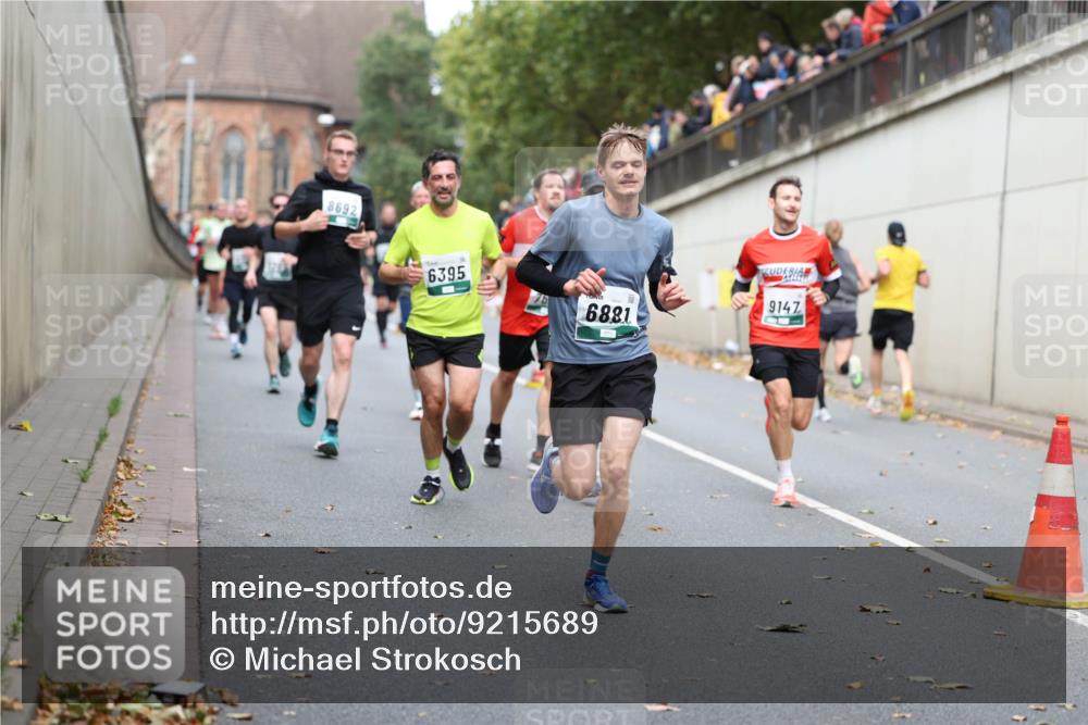 05.10.2025 - 20. swb-Marathon Bremen Michael Strokosch http://msf.ph/oto/9215689 05.10.2025 12:47:41 Laufen 8692, 6395, 6881, 9147 meine-sportfotos.de