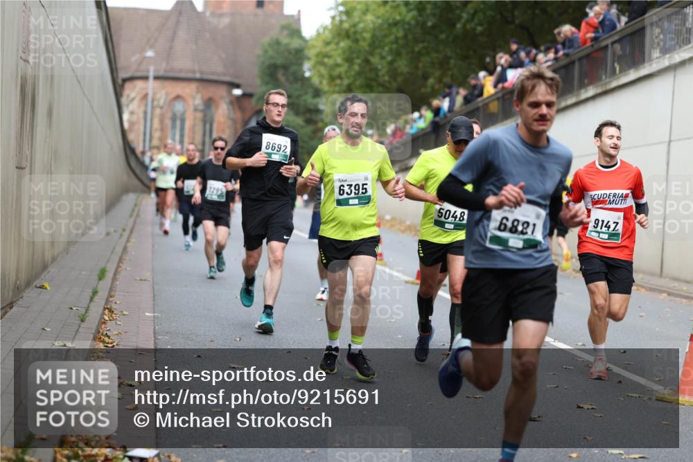 05.10.2025 - 20. swb-Marathon Bremen Michael Strokosch http://msf.ph/oto/9215691 05.10.2025 12:47:42 Laufen 8692, 6395, 5048, 6821, 9147 meine-sportfotos.de