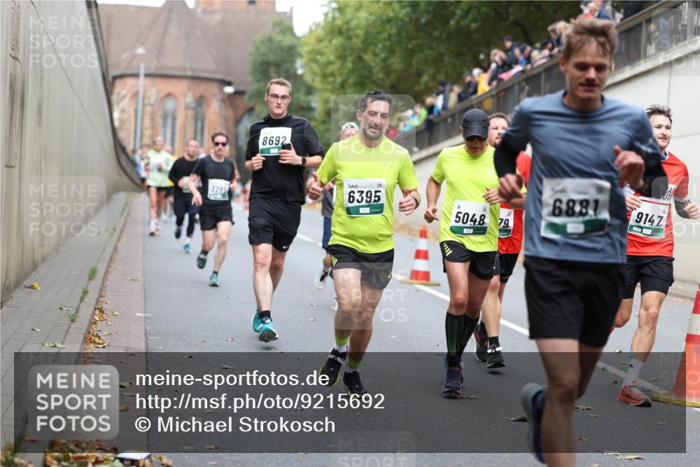 05.10.2025 - 20. swb-Marathon Bremen Michael Strokosch http://msf.ph/oto/9215692 05.10.2025 12:47:42 Laufen 7295, 8692, 6395, 6881, 5048, 79, 9147 meine-sportfotos.de