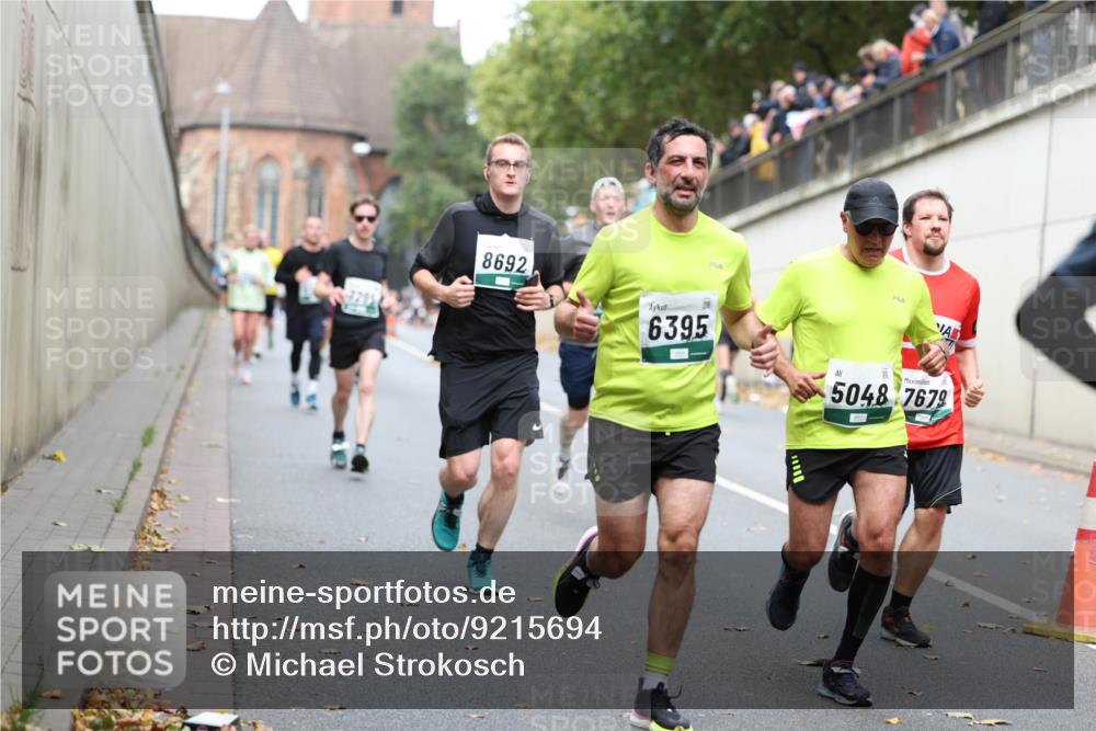 05.10.2025 - 20. swb-Marathon Bremen Michael Strokosch http://msf.ph/oto/9215694 05.10.2025 12:47:43 Laufen 8692, 6395, 5048, 7679 meine-sportfotos.de