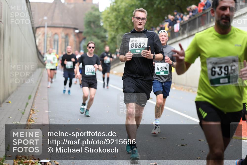 05.10.2025 - 20. swb-Marathon Bremen Michael Strokosch http://msf.ph/oto/9215696 05.10.2025 12:47:44 Laufen 7295, 8692, 4395, 6395 meine-sportfotos.de