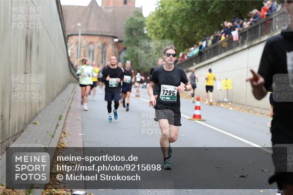 05.10.2025 - 20. swb-Marathon Bremen Michael Strokosch http://msf.ph/oto/9215698 05.10.2025 12:47:45 Laufen 5722, 7295 meine-sportfotos.de