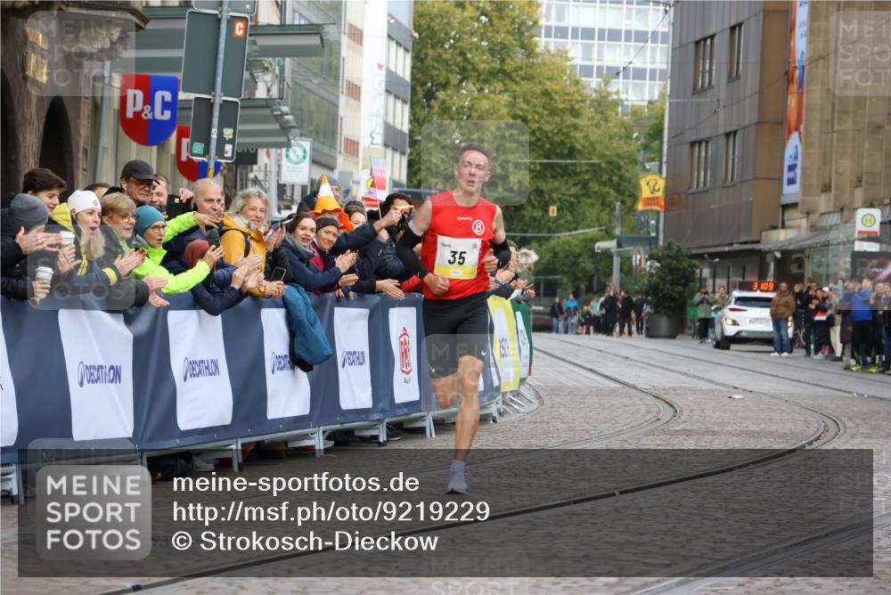 05.10.2025 - 20. swb-Marathon Bremen Strokosch-Dieckow http://msf.ph/oto/9219229 05.10.2025 10:27:05 Ziel 35 meine-sportfotos.de