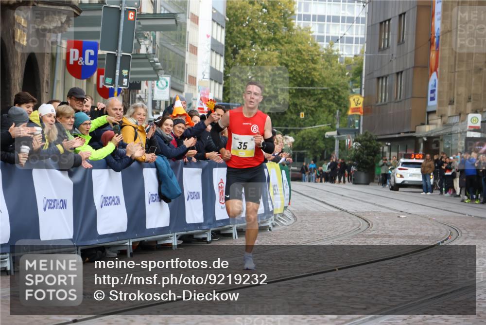 05.10.2025 - 20. swb-Marathon Bremen Strokosch-Dieckow http://msf.ph/oto/9219232 05.10.2025 10:27:05 Ziel 35 meine-sportfotos.de