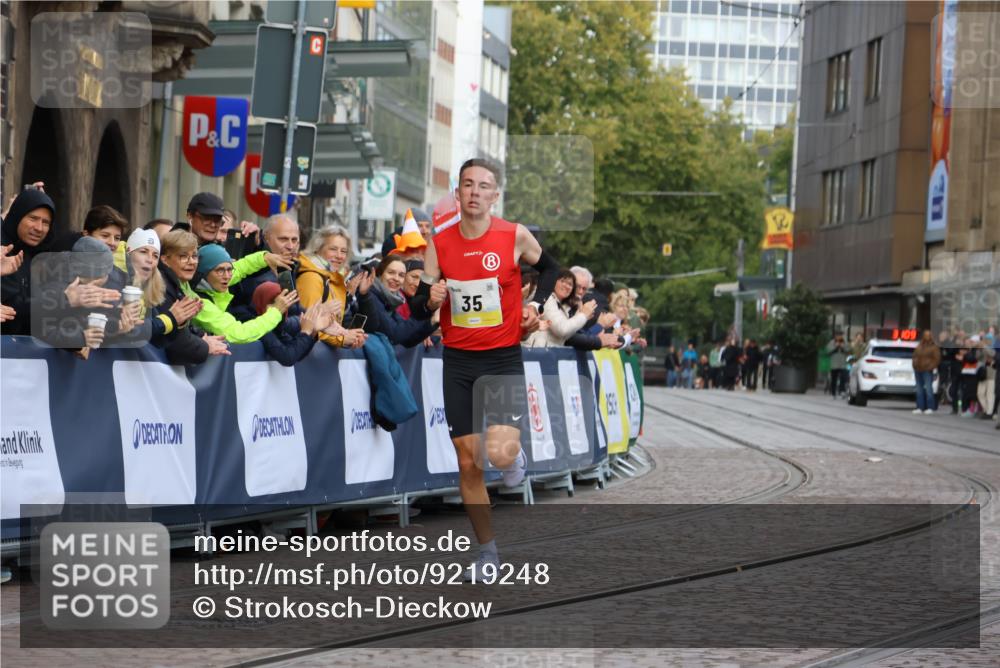 05.10.2025 - 20. swb-Marathon Bremen Strokosch-Dieckow http://msf.ph/oto/9219248 05.10.2025 10:27:05 Ziel 35 meine-sportfotos.de