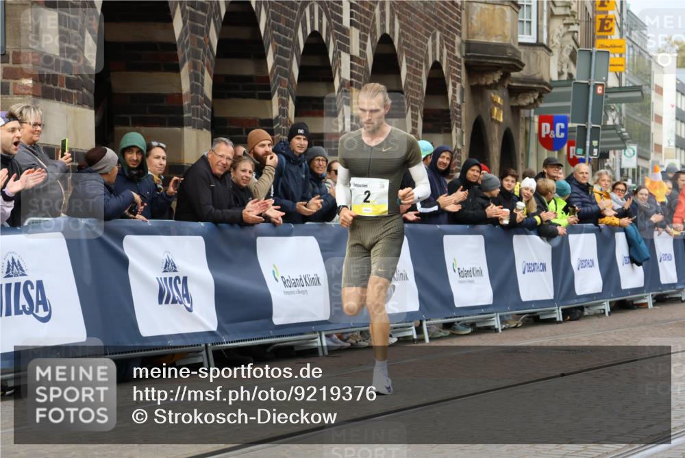 05.10.2025 - 20. swb-Marathon Bremen Strokosch-Dieckow http://msf.ph/oto/9219376 05.10.2025 10:28:32 Ziel 2 meine-sportfotos.de