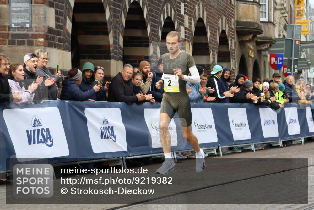 05.10.2025 - 20. swb-Marathon Bremen Strokosch-Dieckow http://msf.ph/oto/9219382 05.10.2025 10:28:32 Ziel 2 meine-sportfotos.de