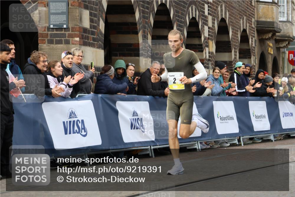 05.10.2025 - 20. swb-Marathon Bremen Strokosch-Dieckow http://msf.ph/oto/9219391 05.10.2025 10:28:32 Ziel 2 meine-sportfotos.de