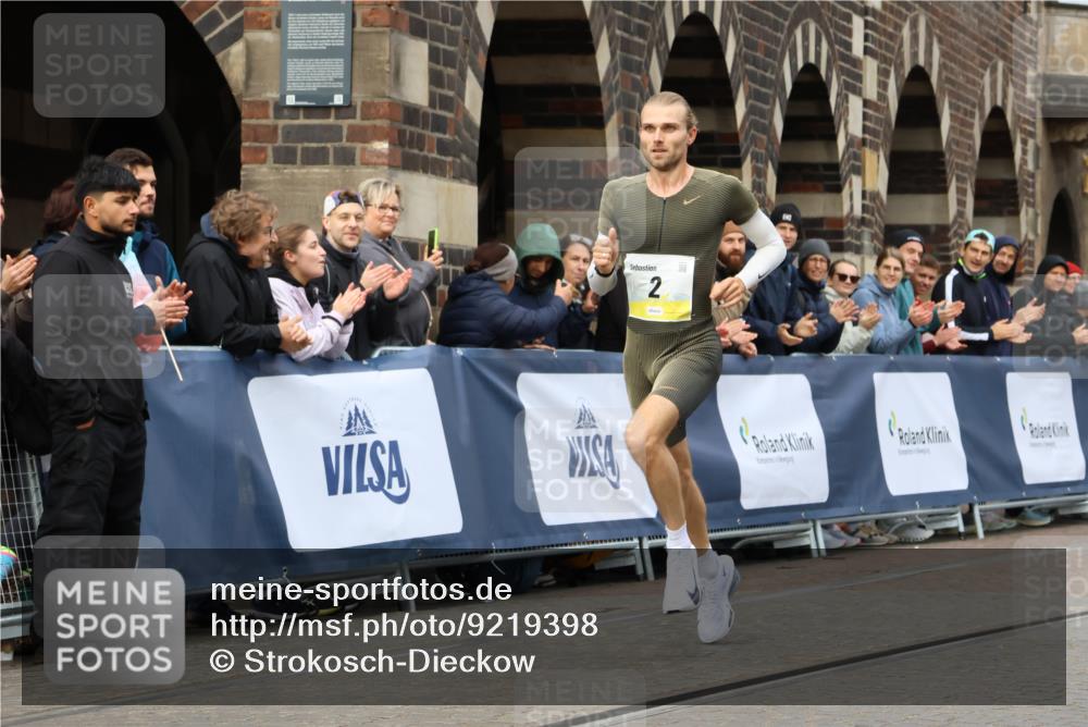 05.10.2025 - 20. swb-Marathon Bremen Strokosch-Dieckow http://msf.ph/oto/9219398 05.10.2025 10:28:32 Ziel 2 meine-sportfotos.de