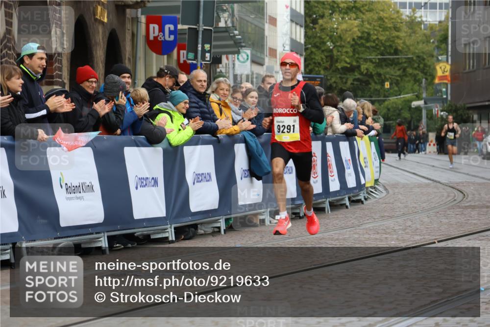 05.10.2025 - 20. swb-Marathon Bremen Strokosch-Dieckow http://msf.ph/oto/9219633 05.10.2025 10:31:45 Ziel 9291 meine-sportfotos.de
