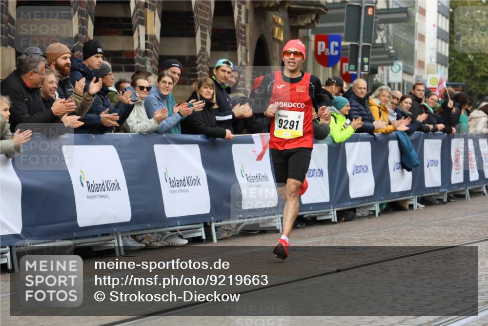 05.10.2025 - 20. swb-Marathon Bremen Strokosch-Dieckow http://msf.ph/oto/9219663 05.10.2025 10:31:46 Ziel 9291 meine-sportfotos.de