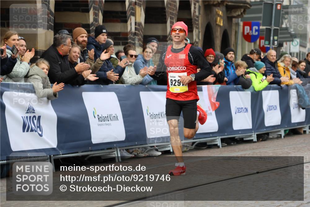 05.10.2025 - 20. swb-Marathon Bremen Strokosch-Dieckow http://msf.ph/oto/9219746 05.10.2025 10:31:46 Ziel 9291 meine-sportfotos.de