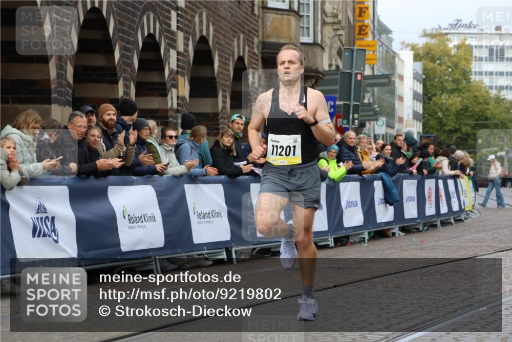 05.10.2025 - 20. swb-Marathon Bremen Strokosch-Dieckow http://msf.ph/oto/9219802 05.10.2025 10:32:00 Ziel 11201 meine-sportfotos.de