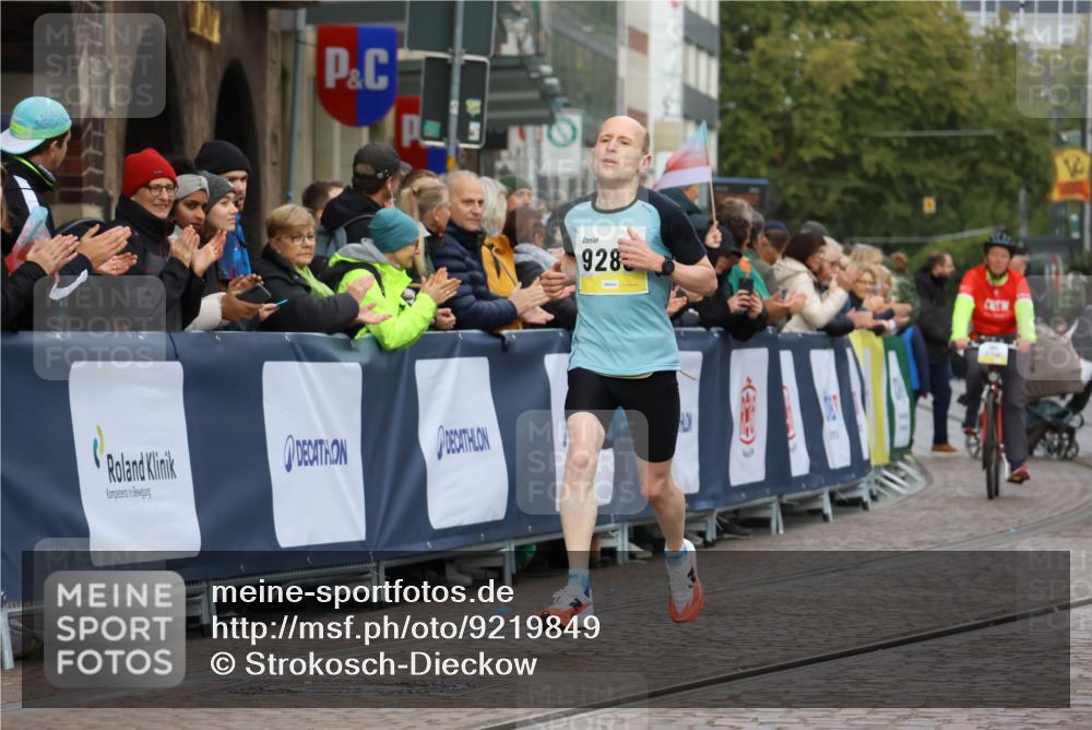 05.10.2025 - 20. swb-Marathon Bremen Strokosch-Dieckow http://msf.ph/oto/9219849 05.10.2025 10:32:34 Ziel 9280, 11730 meine-sportfotos.de