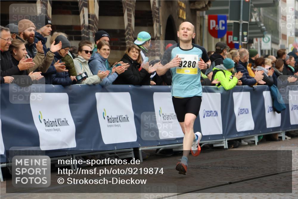 05.10.2025 - 20. swb-Marathon Bremen Strokosch-Dieckow http://msf.ph/oto/9219874 05.10.2025 10:32:35 Ziel 9280, 11730 meine-sportfotos.de