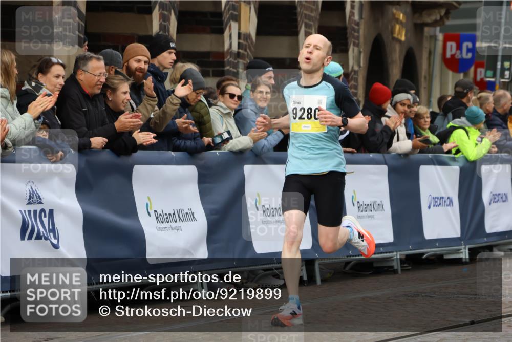 05.10.2025 - 20. swb-Marathon Bremen Strokosch-Dieckow http://msf.ph/oto/9219899 05.10.2025 10:32:35 Ziel 9280, 11730 meine-sportfotos.de