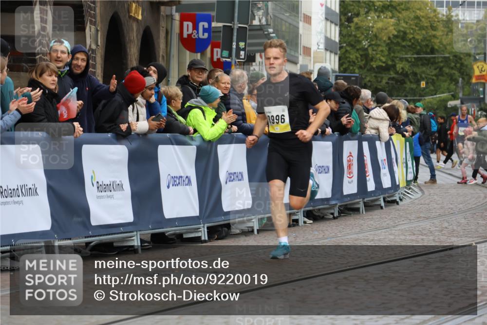 05.10.2025 - 20. swb-Marathon Bremen Strokosch-Dieckow http://msf.ph/oto/9220019 05.10.2025 10:32:48 Ziel 9996 meine-sportfotos.de