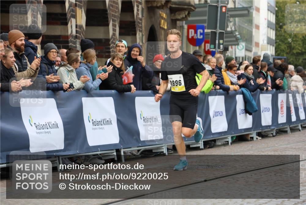 05.10.2025 - 20. swb-Marathon Bremen Strokosch-Dieckow http://msf.ph/oto/9220025 05.10.2025 10:32:49 Ziel 9996 meine-sportfotos.de