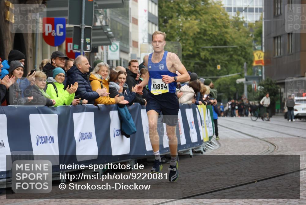 05.10.2025 - 20. swb-Marathon Bremen Strokosch-Dieckow http://msf.ph/oto/9220081 05.10.2025 10:32:59 Ziel 10894 meine-sportfotos.de