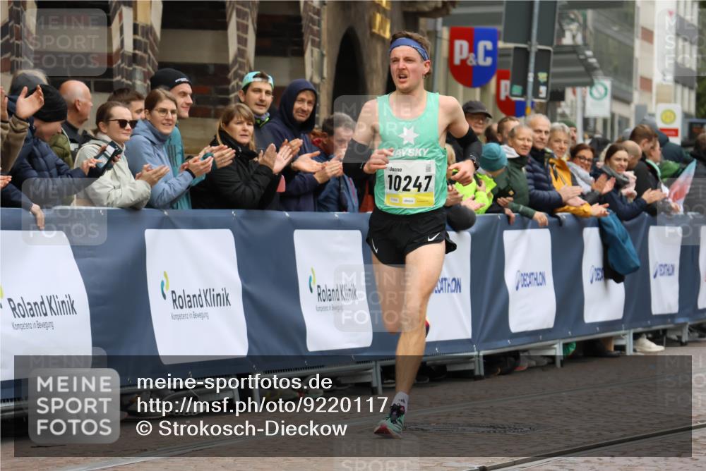 05.10.2025 - 20. swb-Marathon Bremen Strokosch-Dieckow http://msf.ph/oto/9220117 05.10.2025 10:33:34 Ziel 10247 meine-sportfotos.de