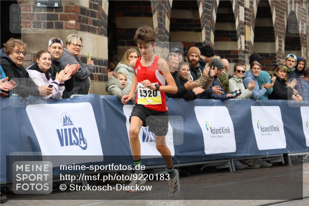05.10.2025 - 20. swb-Marathon Bremen Strokosch-Dieckow http://msf.ph/oto/9220183 05.10.2025 10:33:51 Ziel 9320 meine-sportfotos.de