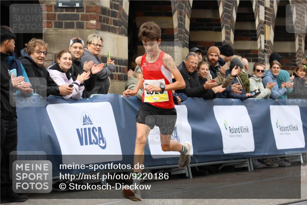 05.10.2025 - 20. swb-Marathon Bremen Strokosch-Dieckow http://msf.ph/oto/9220186 05.10.2025 10:33:51 Ziel 9320 meine-sportfotos.de