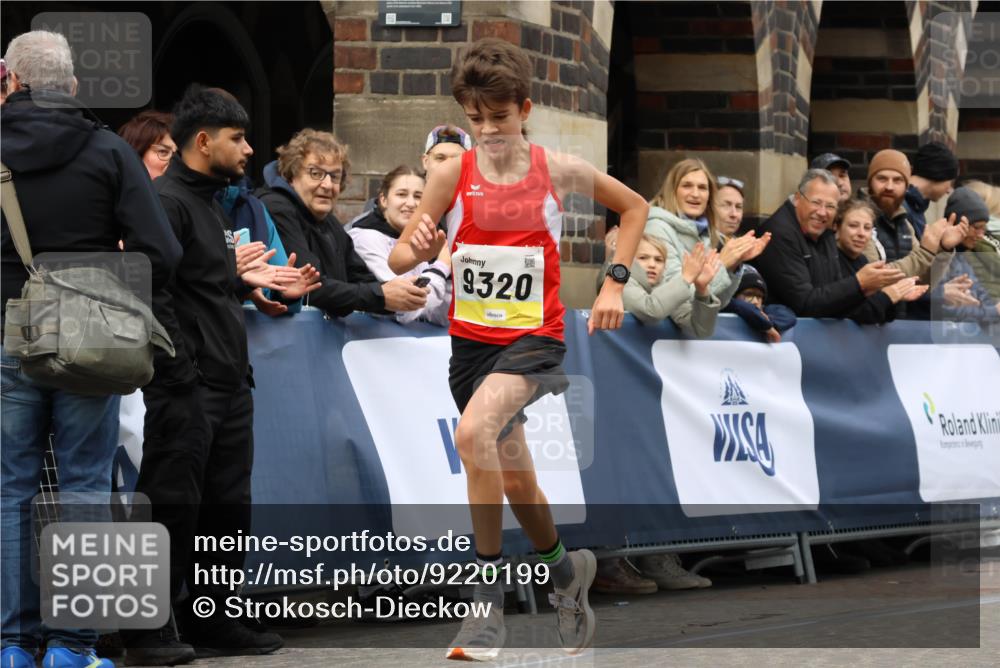 05.10.2025 - 20. swb-Marathon Bremen Strokosch-Dieckow http://msf.ph/oto/9220199 05.10.2025 10:33:51 Ziel 9320 meine-sportfotos.de