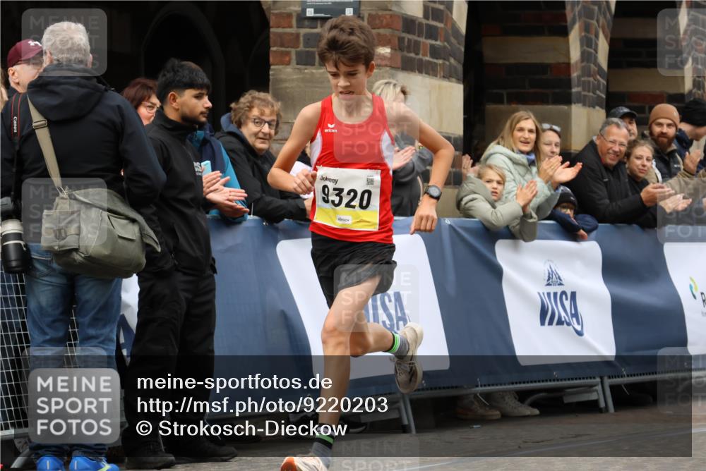 05.10.2025 - 20. swb-Marathon Bremen Strokosch-Dieckow http://msf.ph/oto/9220203 05.10.2025 10:33:51 Ziel 9320 meine-sportfotos.de