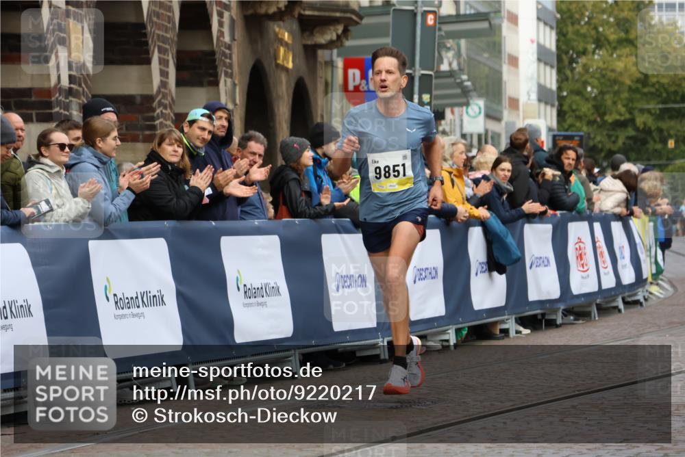 05.10.2025 - 20. swb-Marathon Bremen Strokosch-Dieckow http://msf.ph/oto/9220217 05.10.2025 10:34:24 Ziel 9851 meine-sportfotos.de