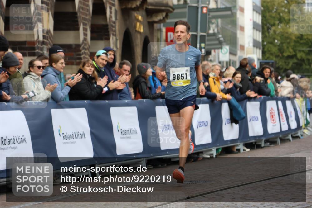 05.10.2025 - 20. swb-Marathon Bremen Strokosch-Dieckow http://msf.ph/oto/9220219 05.10.2025 10:34:24 Ziel 9851 meine-sportfotos.de