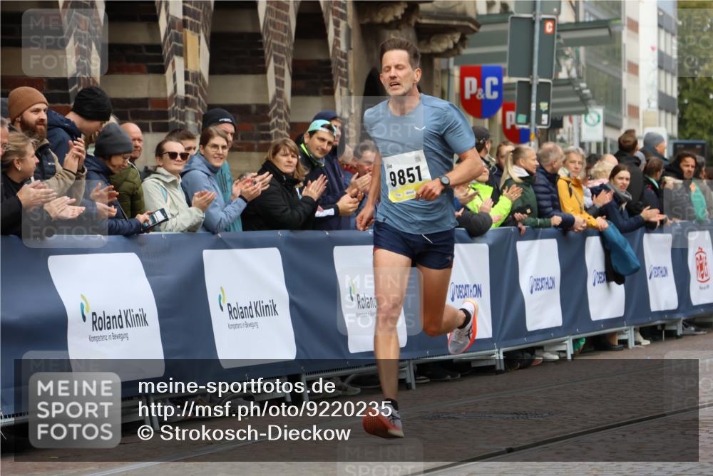 05.10.2025 - 20. swb-Marathon Bremen Strokosch-Dieckow http://msf.ph/oto/9220235 05.10.2025 10:34:24 Ziel 9851 meine-sportfotos.de