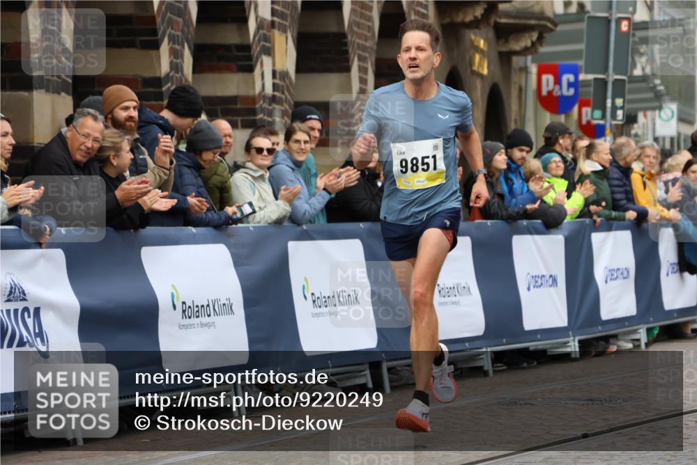 05.10.2025 - 20. swb-Marathon Bremen Strokosch-Dieckow http://msf.ph/oto/9220249 05.10.2025 10:34:25 Ziel 9851 meine-sportfotos.de