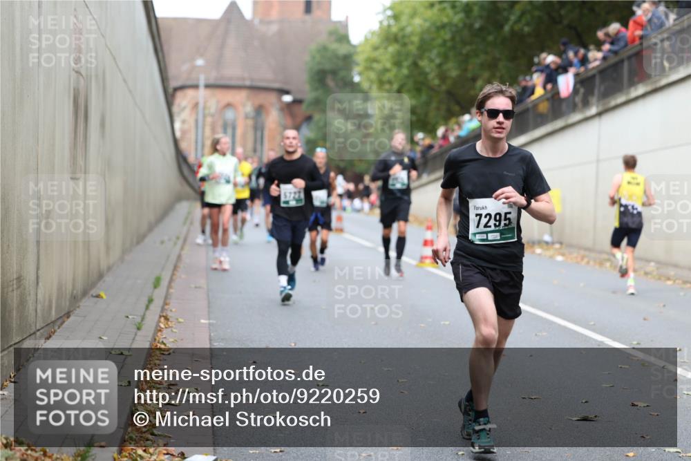 05.10.2025 - 20. swb-Marathon Bremen Michael Strokosch http://msf.ph/oto/9220259 05.10.2025 12:47:45 Laufen 5727, 7295 meine-sportfotos.de