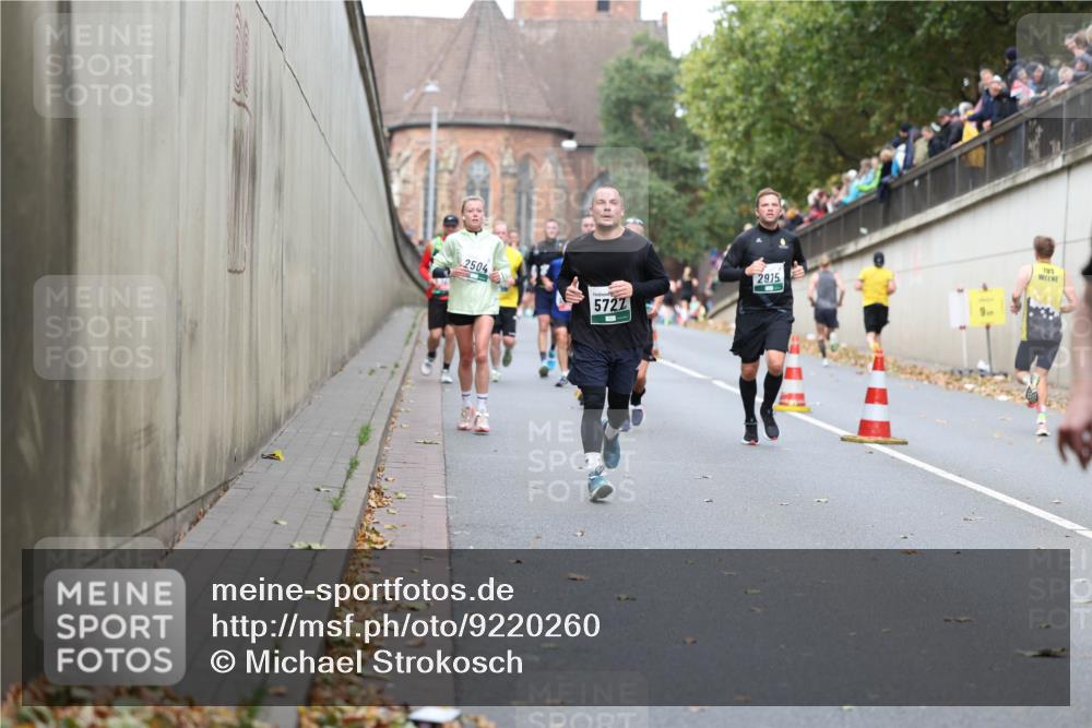 05.10.2025 - 20. swb-Marathon Bremen Michael Strokosch http://msf.ph/oto/9220260 05.10.2025 12:47:46 Laufen 2504, 5727, 2915 meine-sportfotos.de