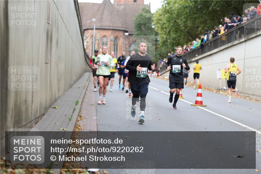 05.10.2025 - 20. swb-Marathon Bremen Michael Strokosch http://msf.ph/oto/9220262 05.10.2025 12:47:46 Laufen 250, 2915, 5727 meine-sportfotos.de