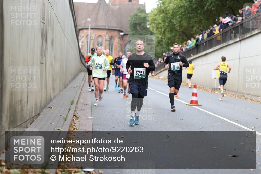 05.10.2025 - 20. swb-Marathon Bremen Michael Strokosch http://msf.ph/oto/9220263 05.10.2025 12:47:47 Laufen 2504, 5727, 2915 meine-sportfotos.de