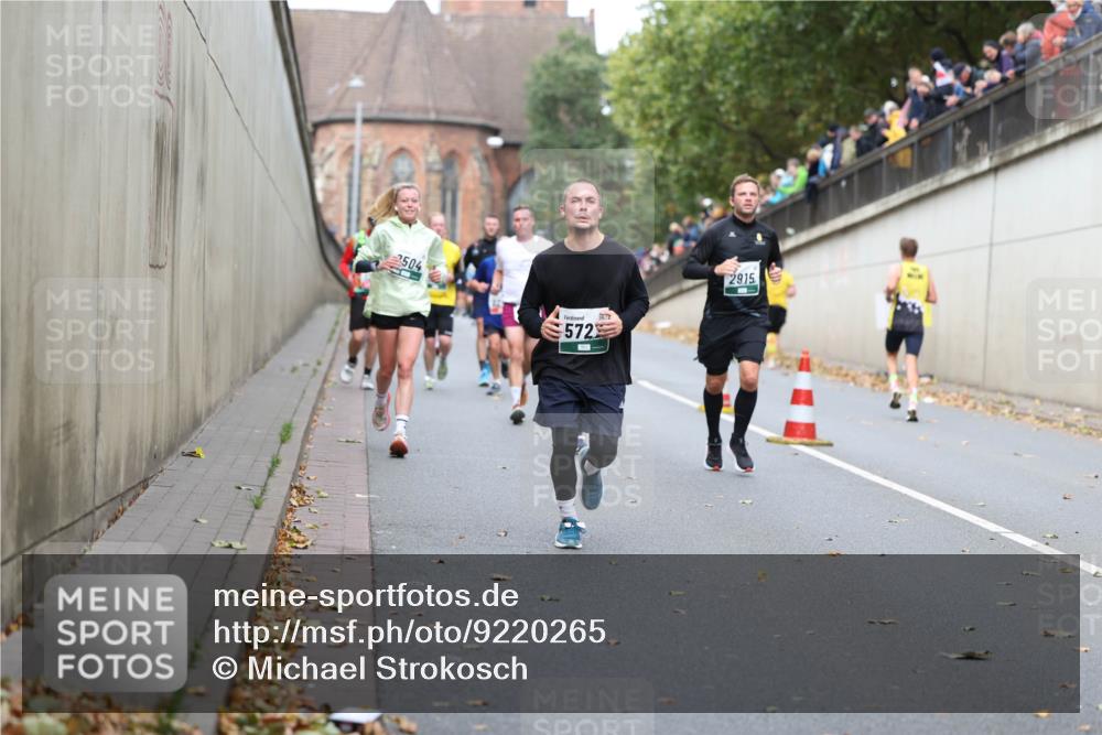 05.10.2025 - 20. swb-Marathon Bremen Michael Strokosch http://msf.ph/oto/9220265 05.10.2025 12:47:47 Laufen 2504, 5723, 2915 meine-sportfotos.de