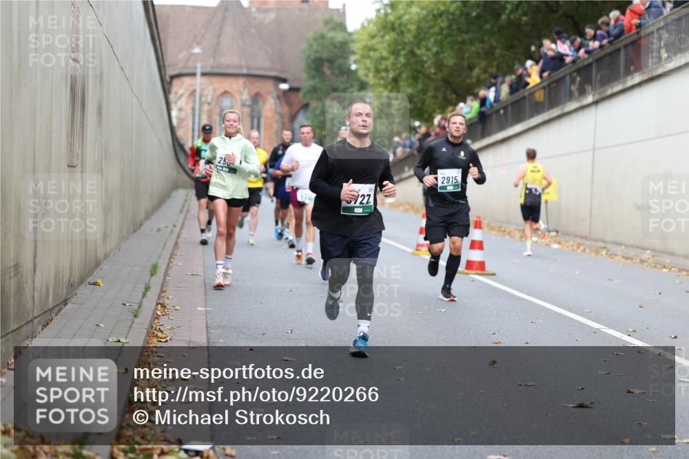 05.10.2025 - 20. swb-Marathon Bremen Michael Strokosch http://msf.ph/oto/9220266 05.10.2025 12:47:47 Laufen 2915 meine-sportfotos.de