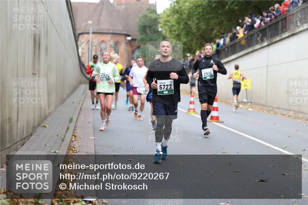 05.10.2025 - 20. swb-Marathon Bremen Michael Strokosch http://msf.ph/oto/9220267 05.10.2025 12:47:47 Laufen 2504, 5727, 2915 meine-sportfotos.de
