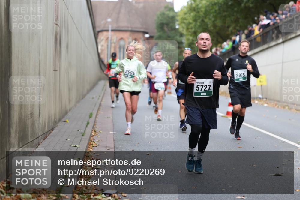 05.10.2025 - 20. swb-Marathon Bremen Michael Strokosch http://msf.ph/oto/9220269 05.10.2025 12:47:48 Laufen 2504, 5727, 2915 meine-sportfotos.de