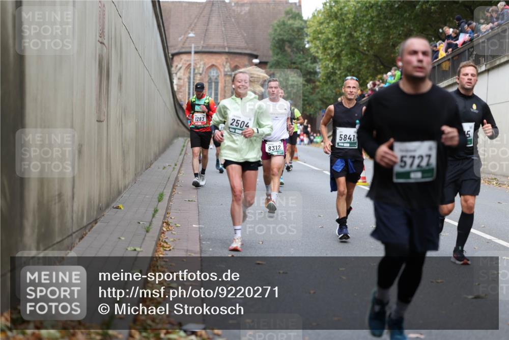 05.10.2025 - 20. swb-Marathon Bremen Michael Strokosch http://msf.ph/oto/9220271 05.10.2025 12:47:48 Laufen 1283, 2504, 8312, 5841, 5727 meine-sportfotos.de