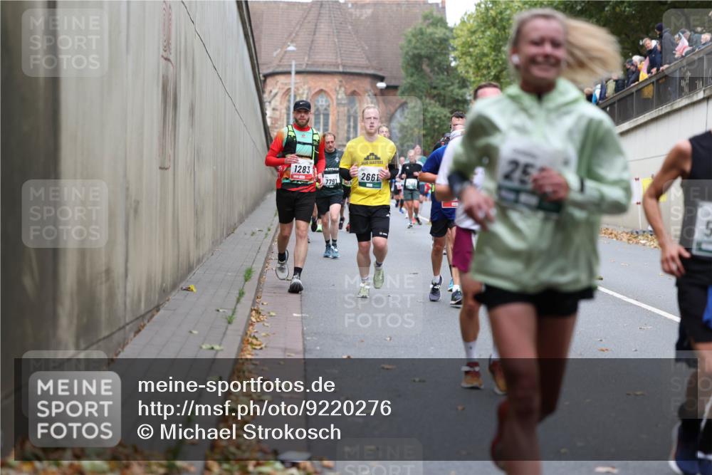 05.10.2025 - 20. swb-Marathon Bremen Michael Strokosch http://msf.ph/oto/9220276 05.10.2025 12:47:50 Laufen 1283, 7791, 2661, 253 meine-sportfotos.de
