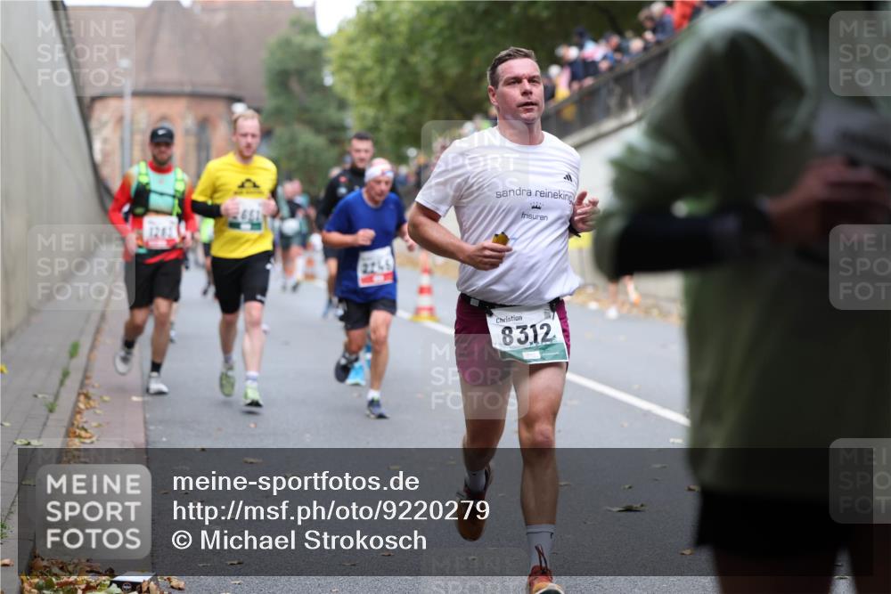 05.10.2025 - 20. swb-Marathon Bremen Michael Strokosch http://msf.ph/oto/9220279 05.10.2025 12:47:51 Laufen 2745, 8312 meine-sportfotos.de