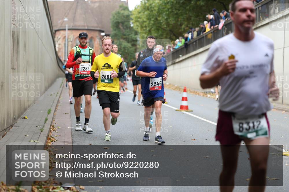 05.10.2025 - 20. swb-Marathon Bremen Michael Strokosch http://msf.ph/oto/9220280 05.10.2025 12:47:52 Laufen 1283, 2661, 2245, 8312 meine-sportfotos.de